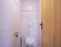 wall, indoor, bathroom, sink, plumbing fixture, shower, bathtub, tap, bathroom accessory, toilet, mirror, bidet